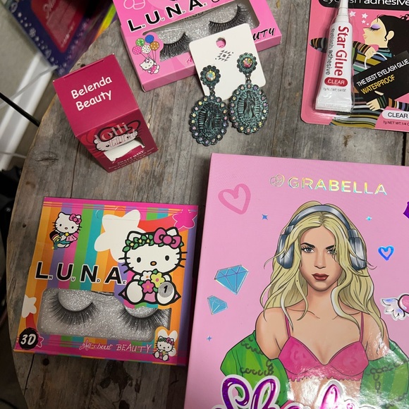 Eyeshadow Bundle - Picture 5 of 6